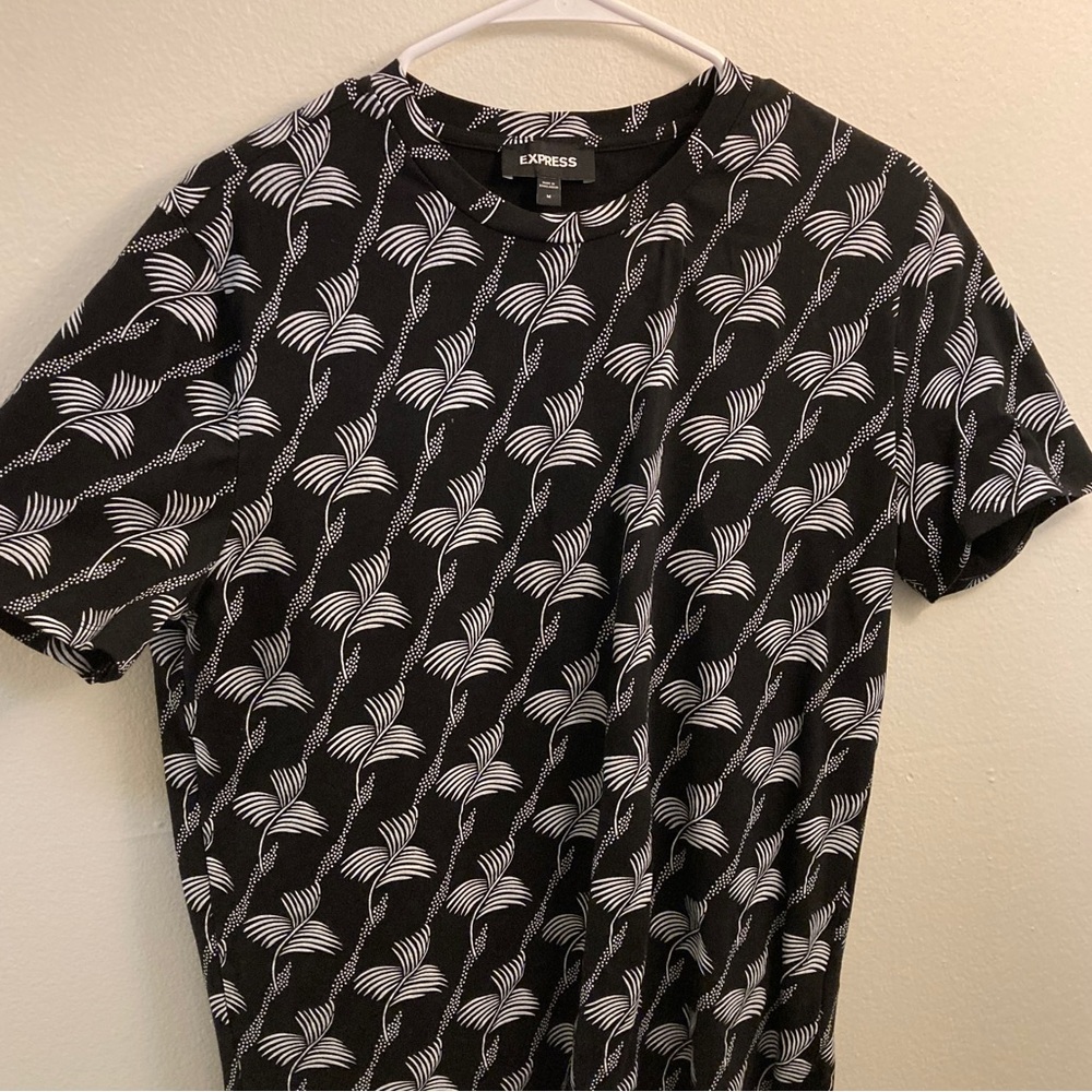 Black, cotton Express t-shirt, buttonless, size M